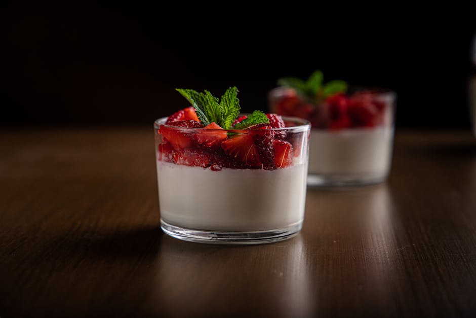 Yogurt Panna Cotta med macerade bär